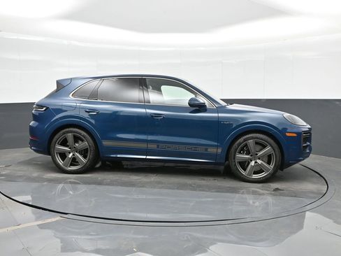 New 2026 Porsche Cayenne Turbo AWD/4WD image 10