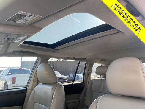 Used 2011 Toyota Highlander SE image 17