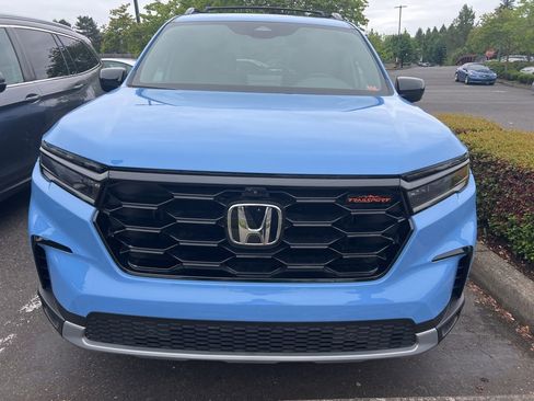 Used 2023 Honda Pilot TrailSport image 2