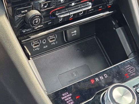 Certified 2024 Jeep Grand Cherokee Overland w/ Luxury Tech Group IV image 28