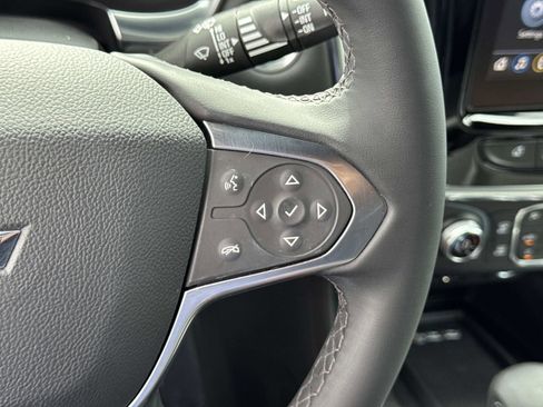 Used 2023 Chevrolet Traverse LT FWD image 12