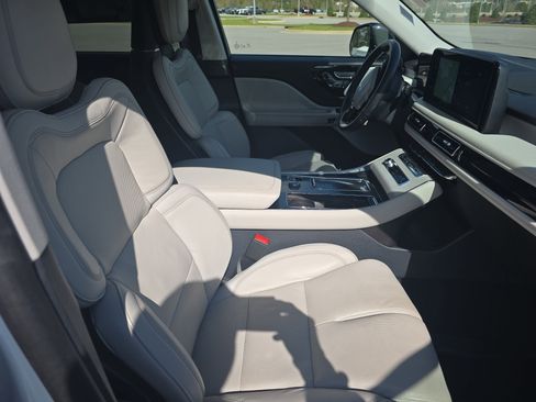 Certified 2025 Lincoln Aviator Reserve w/ Equipment Group 201A image 10