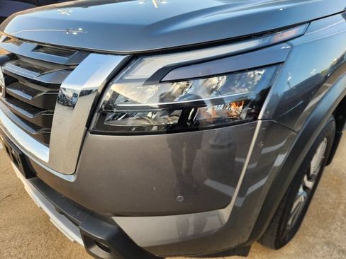 Used 2025 Nissan Pathfinder SL FWD image 7