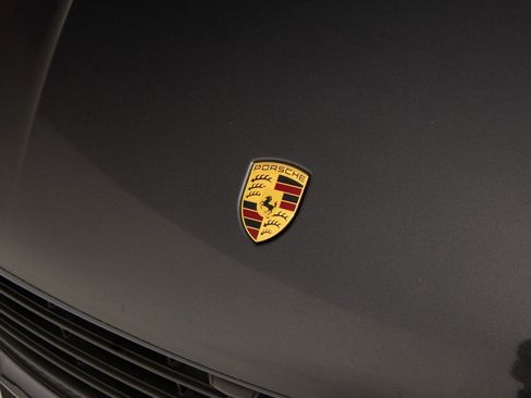Certified 2021 Porsche Macan image 36