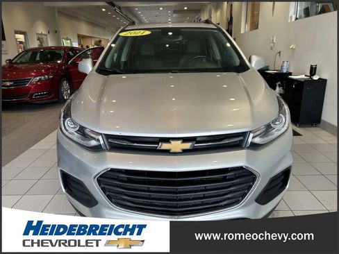 Used 2021 Chevrolet Trax LT w/ LT Convenience Package AWD/4WD image 36