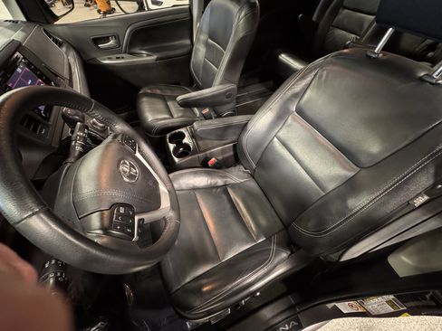 Used 2019 Toyota Sienna SE image 18