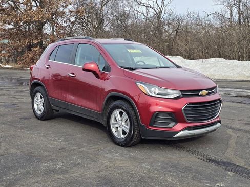 Used 2019 Chevrolet Trax LT w/ LT Convenience Package image 2