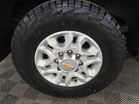 Used 2022 Chevrolet Silverado 3500 LT w/ Convenience Package image 13