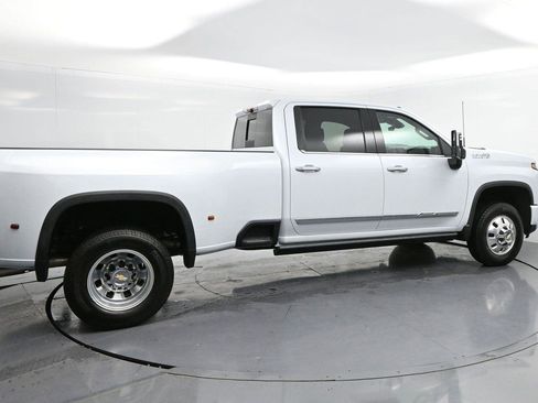 Used 2026 Chevrolet Silverado 3500 High Country w/ High Country Premium Package AWD/4WD image 8
