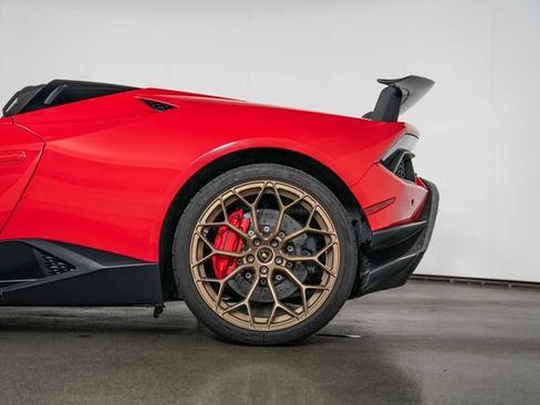 Used 2018 Lamborghini Huracan Performante AWD/4WD image 13