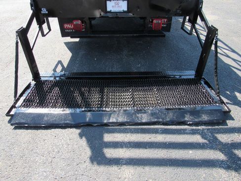 Used 2017 Ford F550 2WD Regular Cab Super Duty image 20