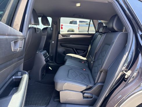 Used 2024 Volkswagen Atlas Cross Sport SE FWD image 28