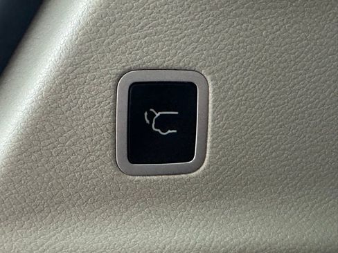 Used 2018 Chrysler Pacifica Touring-L w/ Advanced Safetytec Group image 11