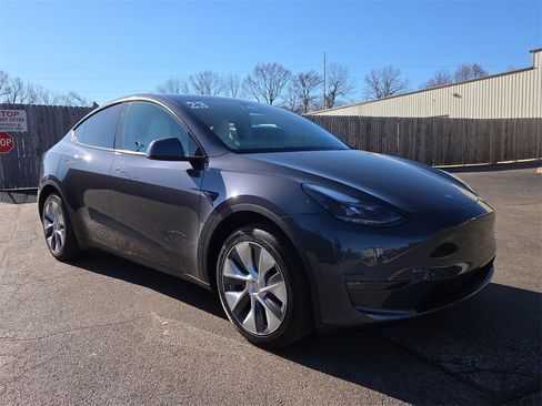 Used 2023 Tesla Model Y Long Range image 7