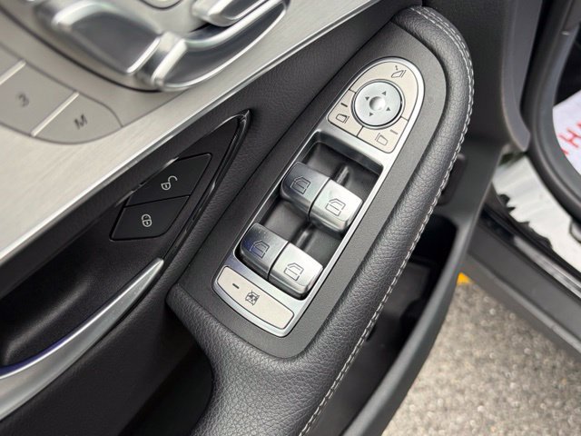 Used 2021 Mercedes-Benz GLC 300 4MATIC w/ AMG Line image 13