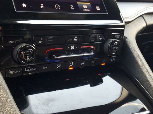 Used 2024 Jeep Grand Cherokee L Laredo AWD/4WD image 30
