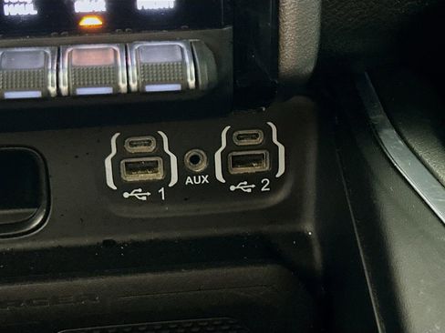 Used 2023 RAM 1500 Laramie AWD/4WD image 32