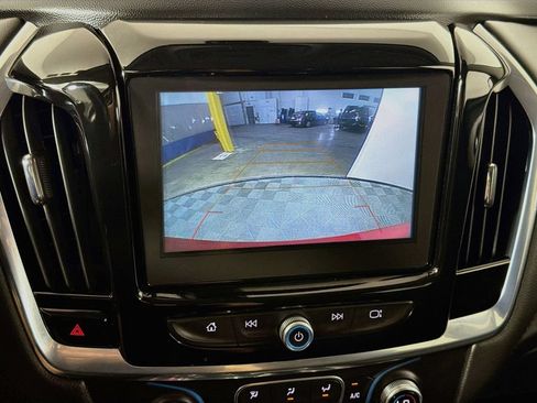Used 2018 Chevrolet Traverse LT FWD image 13
