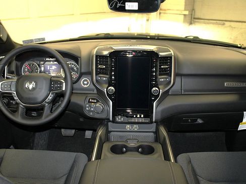 New 2026 RAM 1500 Big Horn AWD/4WD image 9