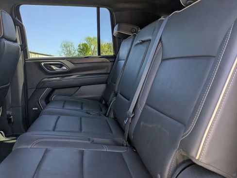 Used 2024 Chevrolet Suburban Premier image 17