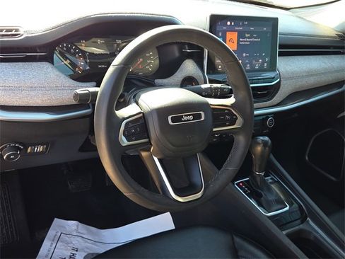 Used 2022 Jeep Compass Latitude image 16