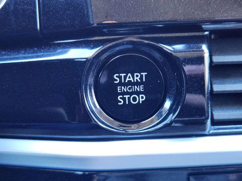 Used 2025 Nissan Pathfinder SV image 24