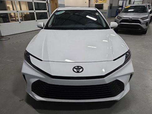 Certified 2025 Toyota Camry SE image 4