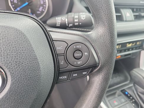 Used 2020 Toyota RAV4 XLE image 25