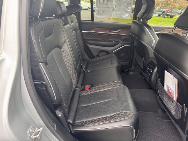 Used 2025 Jeep Grand Cherokee Summit AWD/4WD image 16