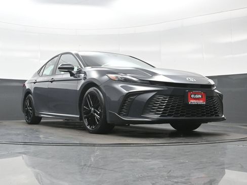 Used 2025 Toyota Camry SE FWD image 26