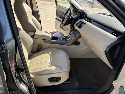 Used 2018 Land Rover Range Rover Evoque SE image 14
