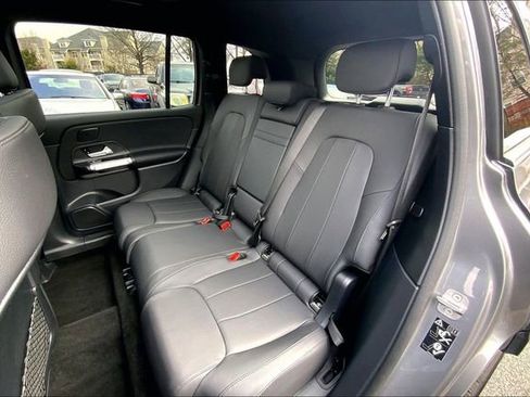 Used 2025 Mercedes-Benz GLB 250 4MATIC image 17