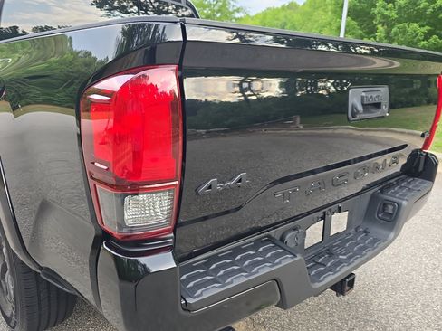 Used 2023 Toyota Tacoma SR5 w/ Technology Package AWD/4WD image 33