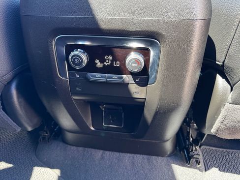 Used 2025 GMC Yukon Denali w/ Sun & Power Step Package AWD/4WD image 37