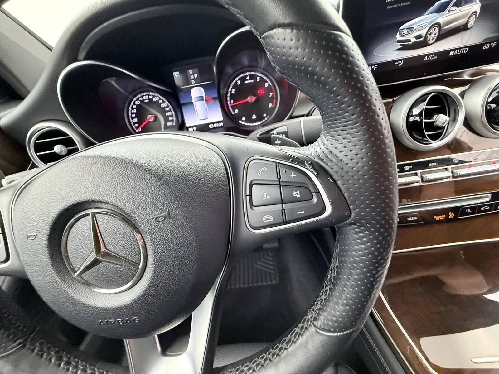 Used 2018 Mercedes-Benz GLC 300 4MATIC image 18