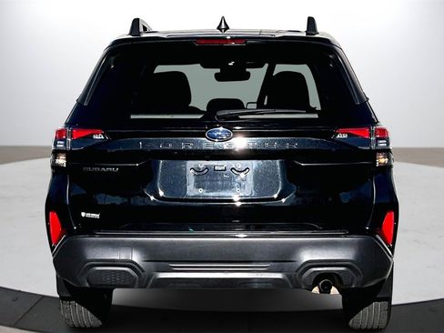 Used 2025 Subaru Forester Premium image 7