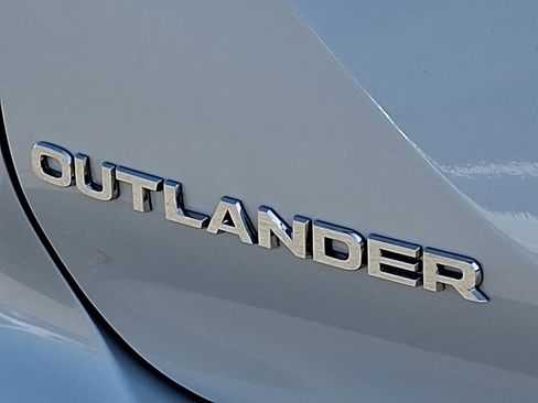 Used 2023 Mitsubishi Outlander SE AWD/4WD image 29