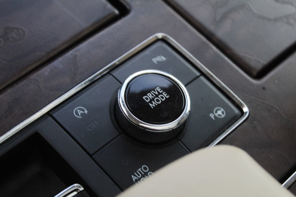 Used 2019 Lincoln Navigator Reserve w/ Cargo Package AWD/4WD image 23