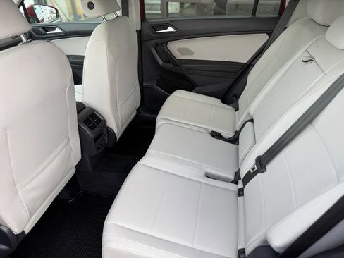 Used 2019 Volkswagen Tiguan SE AWD/4WD image 11
