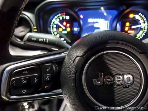 Used 2024 Jeep Wrangler Unlimited Sahara w/ Technology Group image 18