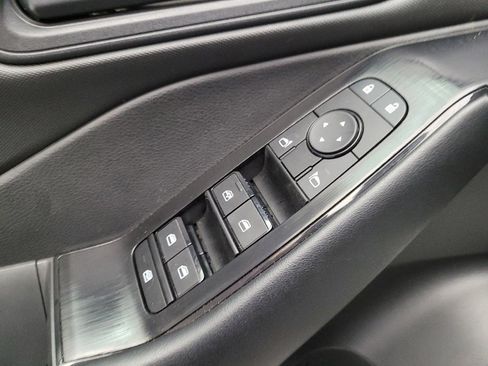 Used 2024 Nissan Rogue S FWD image 27