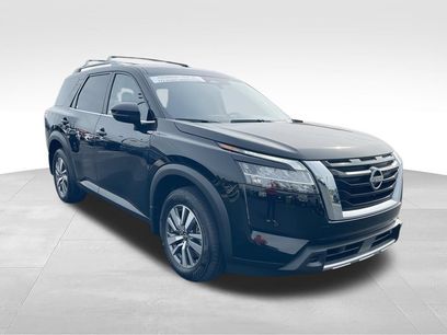 Used 2023 Nissan Pathfinder SL