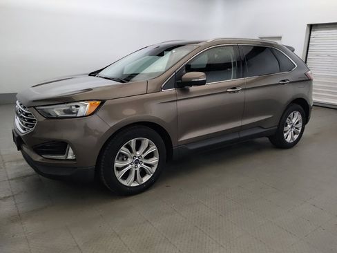 Used 2019 Ford Edge Titanium AWD/4WD image 2