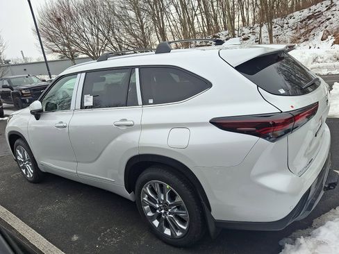 New 2026 Toyota Highlander Limited image 3