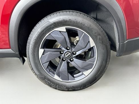 Used 2025 Nissan Rogue SV FWD image 11