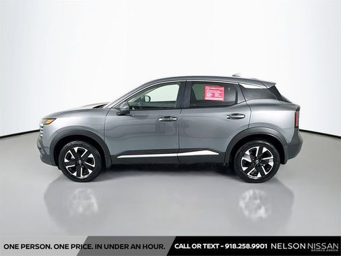 Used 2025 Nissan Kicks SV AWD/4WD image 8