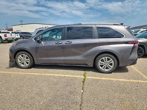 Used 2023 Toyota Sienna Platinum AWD/4WD image 22
