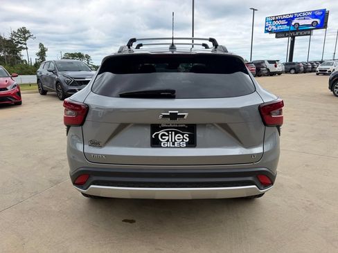 Used 2025 Chevrolet Trax LT w/ Driver Confidence Package FWD image 4