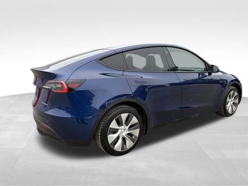 Used 2021 Tesla Model Y Long Range image 8