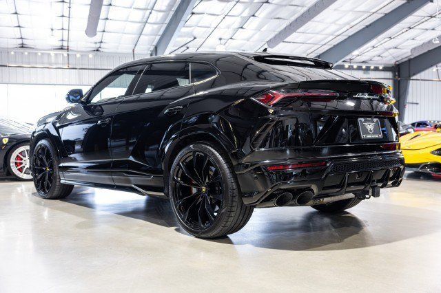 Used 2022 Lamborghini Urus AWD/4WD image 4